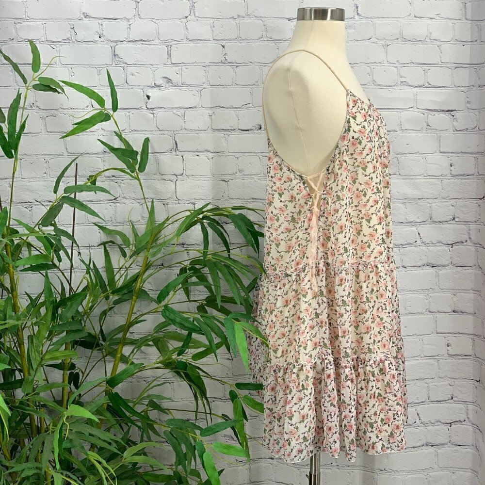 🎉Illa Illa White w/ Pink Floral Dress - Picture 2 of 7